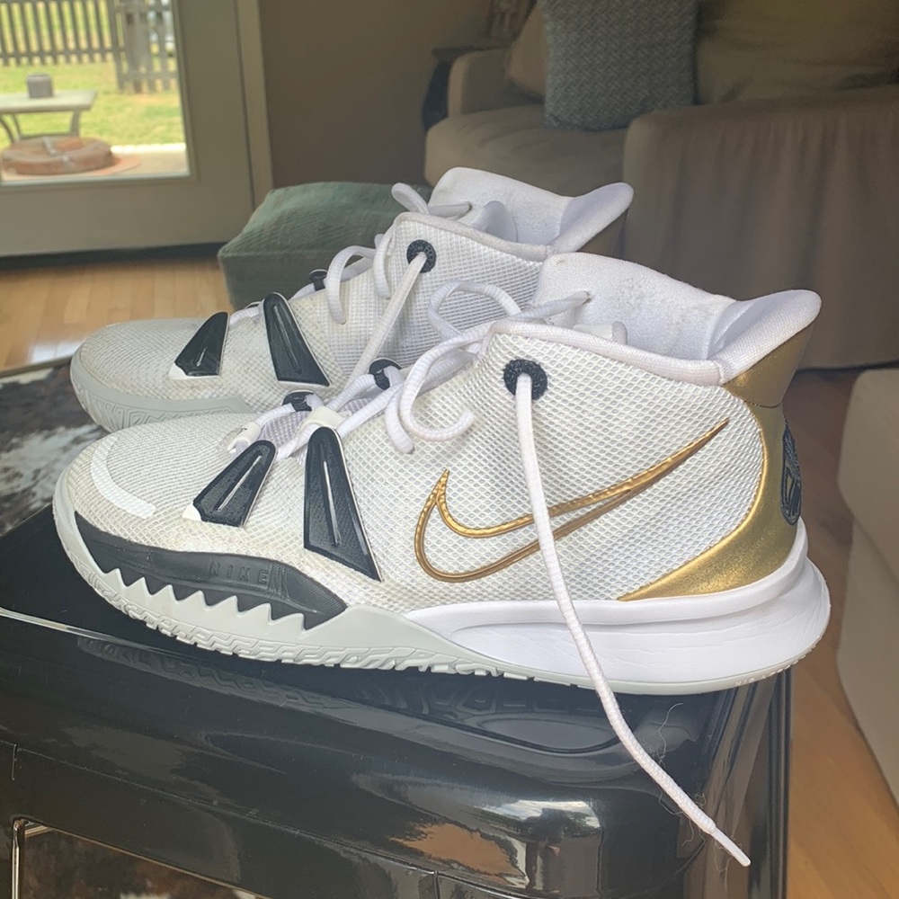 Kyrie Basketball shoes